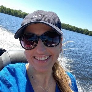 Meet your Posher, Larissa